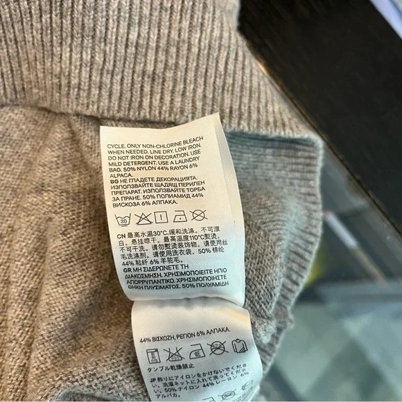 H&M Women's Medium Angora Blend Pug Dog Gangsta Wrapper Pullover Sweater Grey - Picture 11 of 11